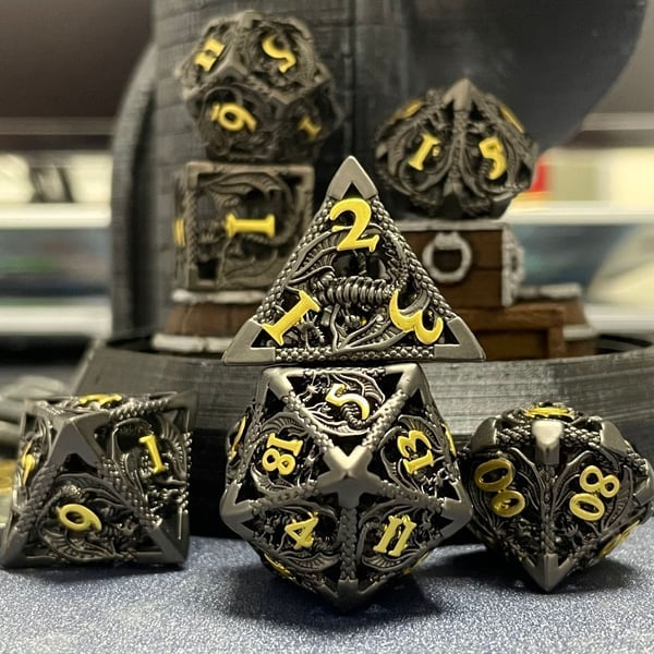 🐲Hollow Metal Dragon Shaped Carving Dice Set🎲