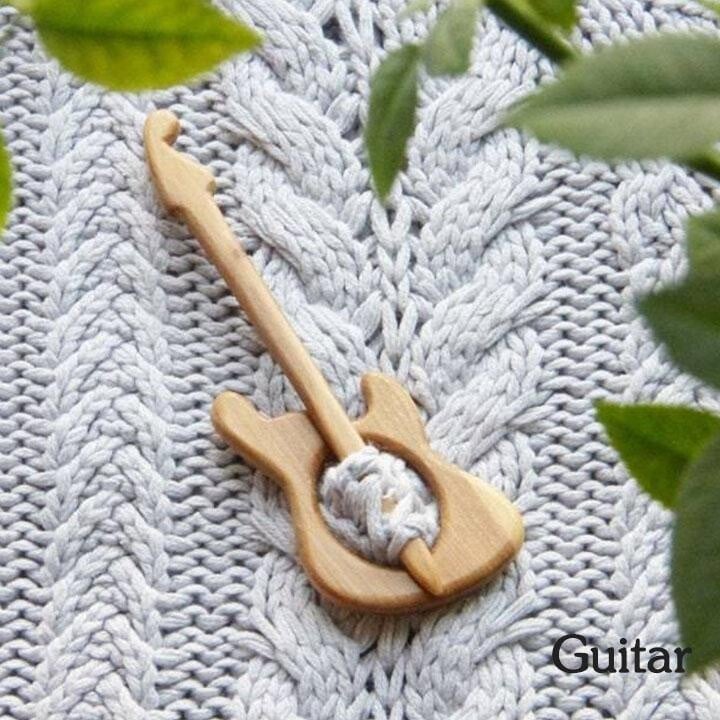 ⛄❄️Handmade Wooden Brooch Pin🌲Hand-made In Oak