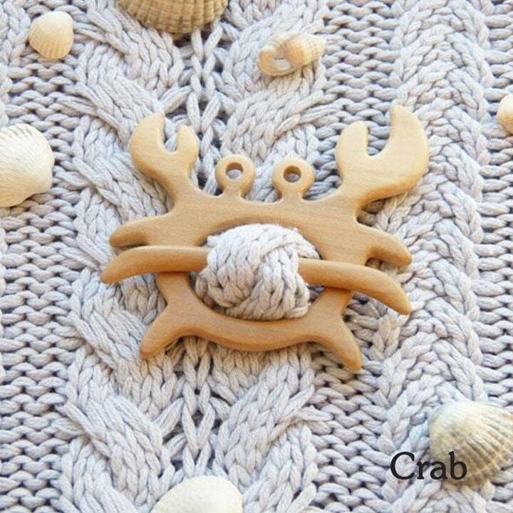 ⛄❄️Handmade Wooden Brooch Pin🌲Hand-made In Oak