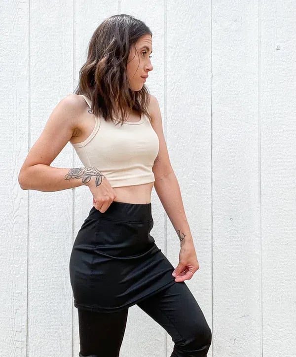 🔥 SKIRTED CAPRIS WITH FUNCTIONAL SIDE POCKETS