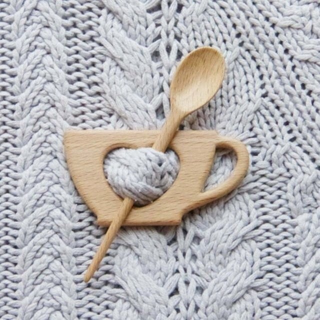 ⛄❄️Handmade Wooden Brooch Pin🌲Hand-made In Oak